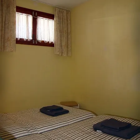 Cosy Close To The Beach!