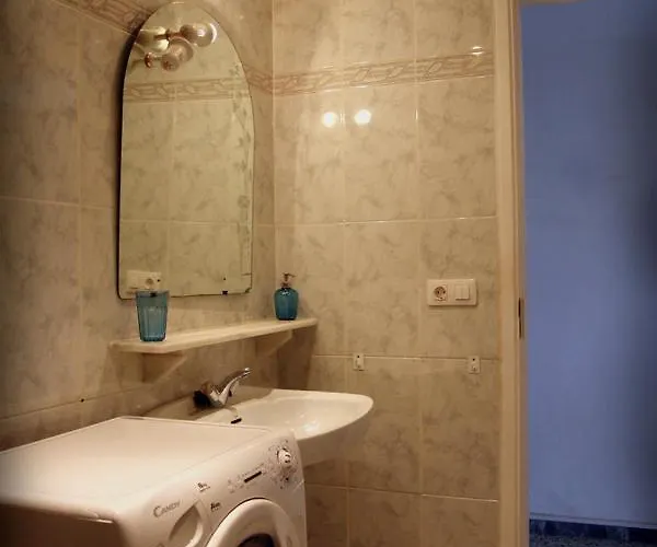 Cosy Close To The Beach! *