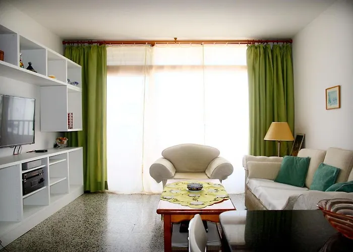 Cosy Close To The Beach! דירה