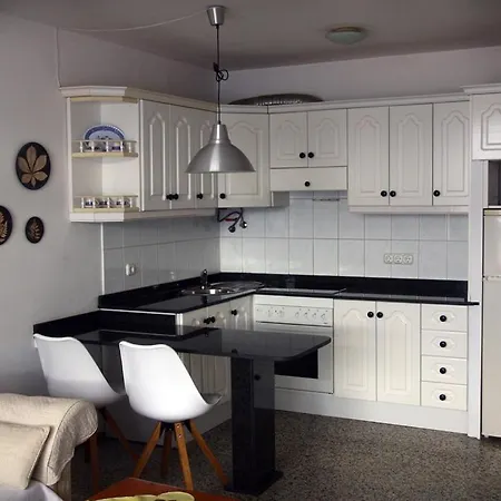 Cosy Close To The Beach!